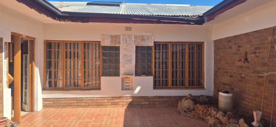 4 Bedroom Property for Sale in Hospitaalpark Free State